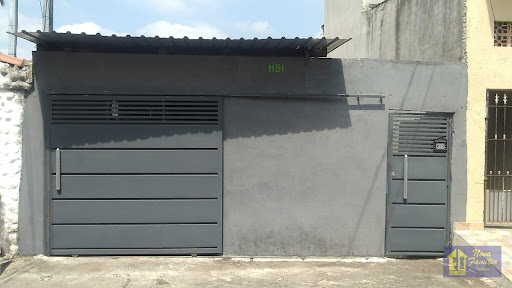 Casa em Jardim Cumbica - Guarulhos com 3 dormitórios e 1 banheiro por R$420 mil - Venda e Locação