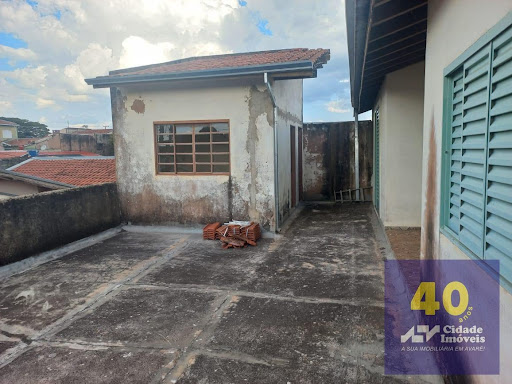 Casa a venda ideial para moradia e comércio!