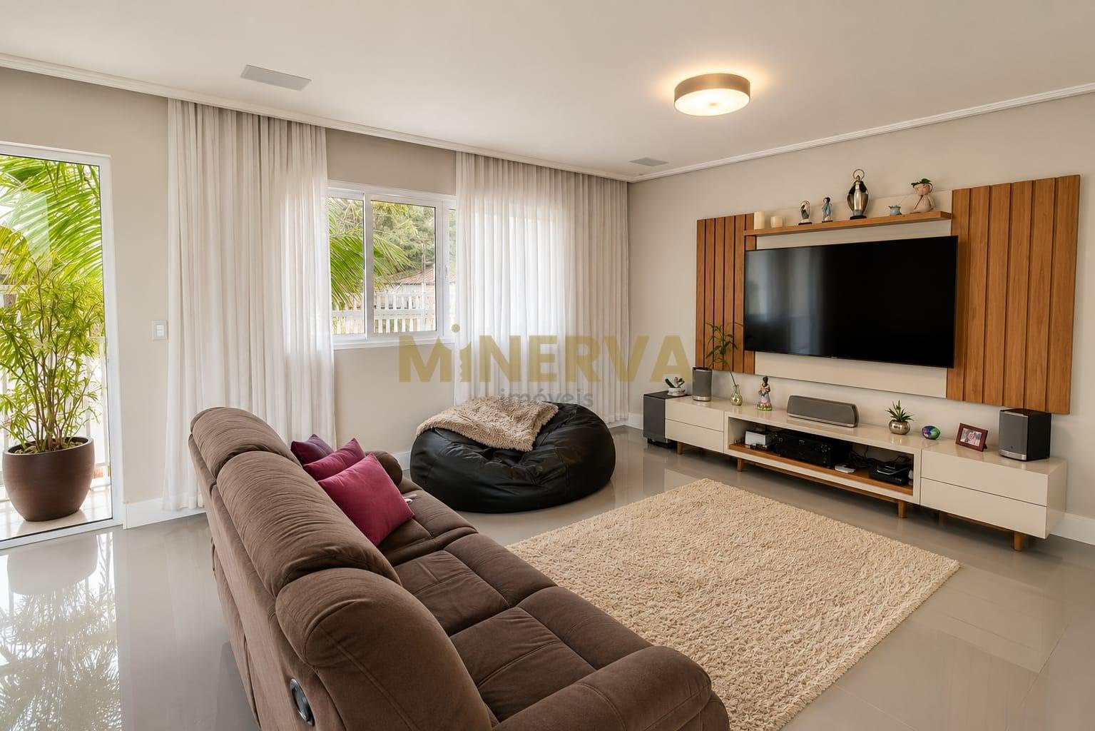 Casa à venda com 3 quartos, 4 banheiros, 8 vagas e 240m² no Vila Moreira, Guarulhos — foto principal