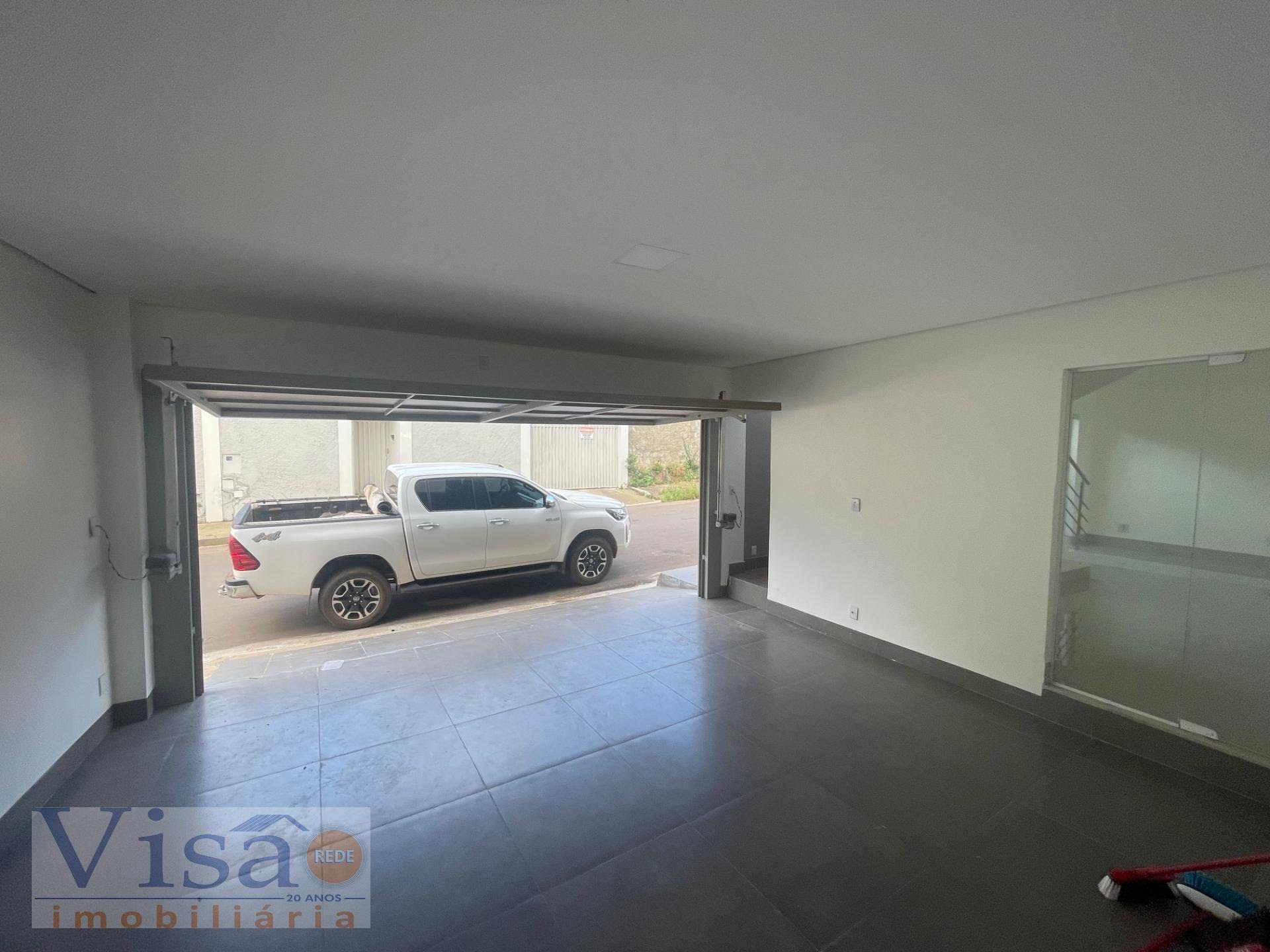 Casa à venda com 2 quartos, 3 banheiros, 2 vagas e 300m² no Alto do Córrego, Paracatu — foto principal