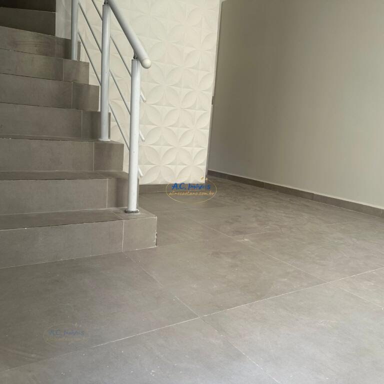 Casa à venda com 2 quartos, 2 banheiros, 1 vaga e 53m² no Jardim Melvi, Praia Grande — foto principal