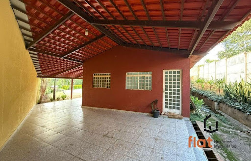 Chácara à Venda em Onça de Pitangui, 3 Quartos, 180m²