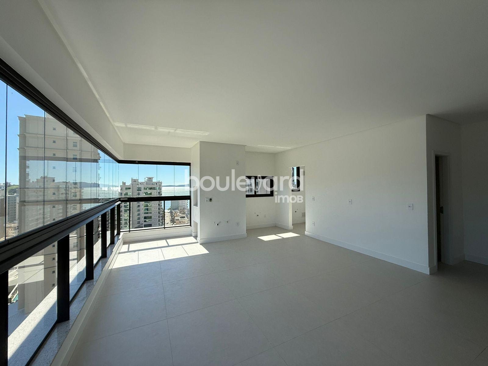Apartamento à venda com 3 quartos, 3 banheiros, 2 vagas e 127m² no Centro, Itapema — foto principal