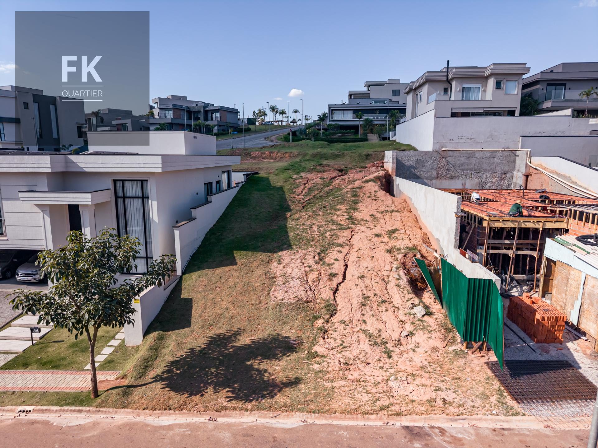 Terreno à venda com 420m² de terreno no Alphaville, Santana de Parnaíba — foto principal