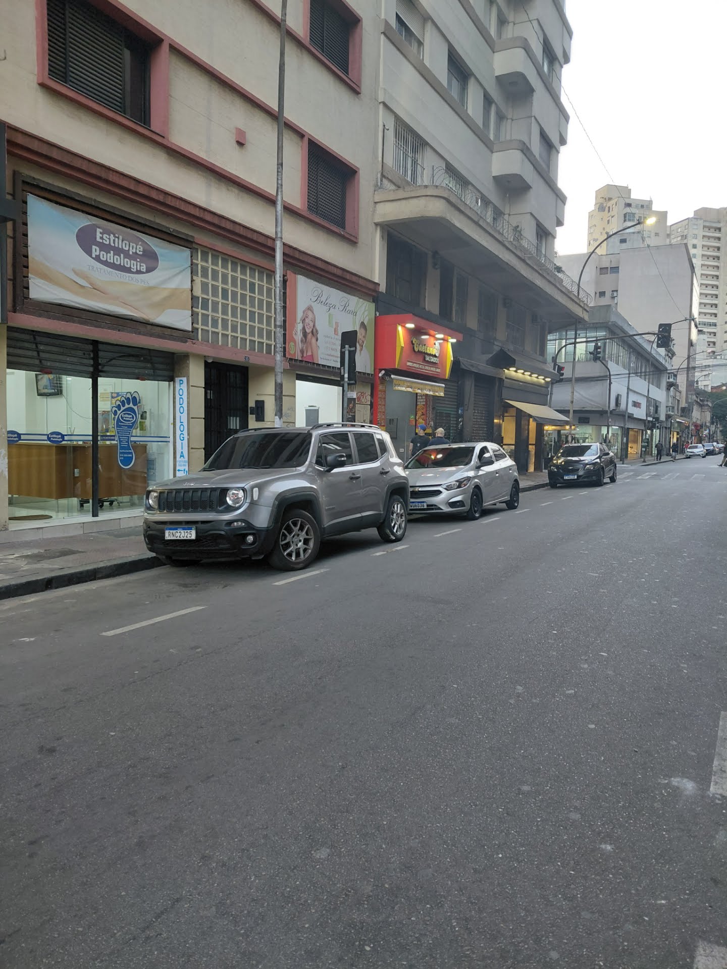 Rua do Arouche na frente do prédio