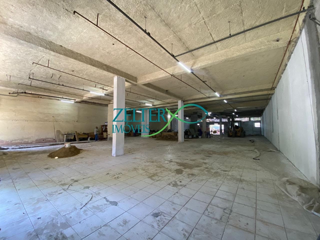 Comercial para alugar com 50 vagas e 2000m² no Vila da Penha, Rio de Janeiro — foto principal
