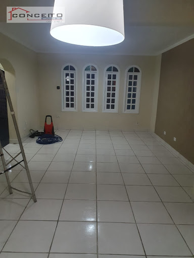 Casa com 3 dormitórios, Suíte, Varanda, 2 vagas de Carro Coberta Rua Particular