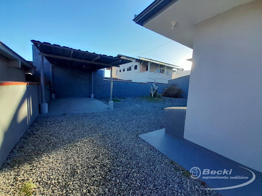 Casa à venda no Itaum, Joinville: 3 dorms, suíte com 97m² 