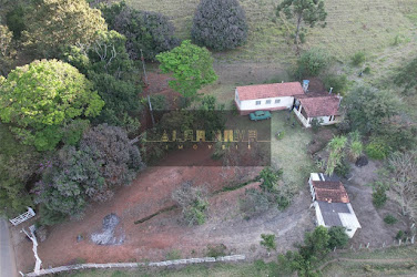 Sítio em Carneiros - Piranguinho, MG
