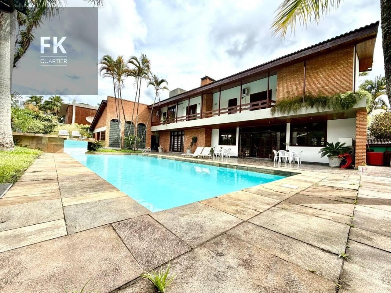Casa à venda com 4 quartos, 7 banheiros, 4 vagas e 675m² no Alphaville Residencial Um, Barueri — foto principal
