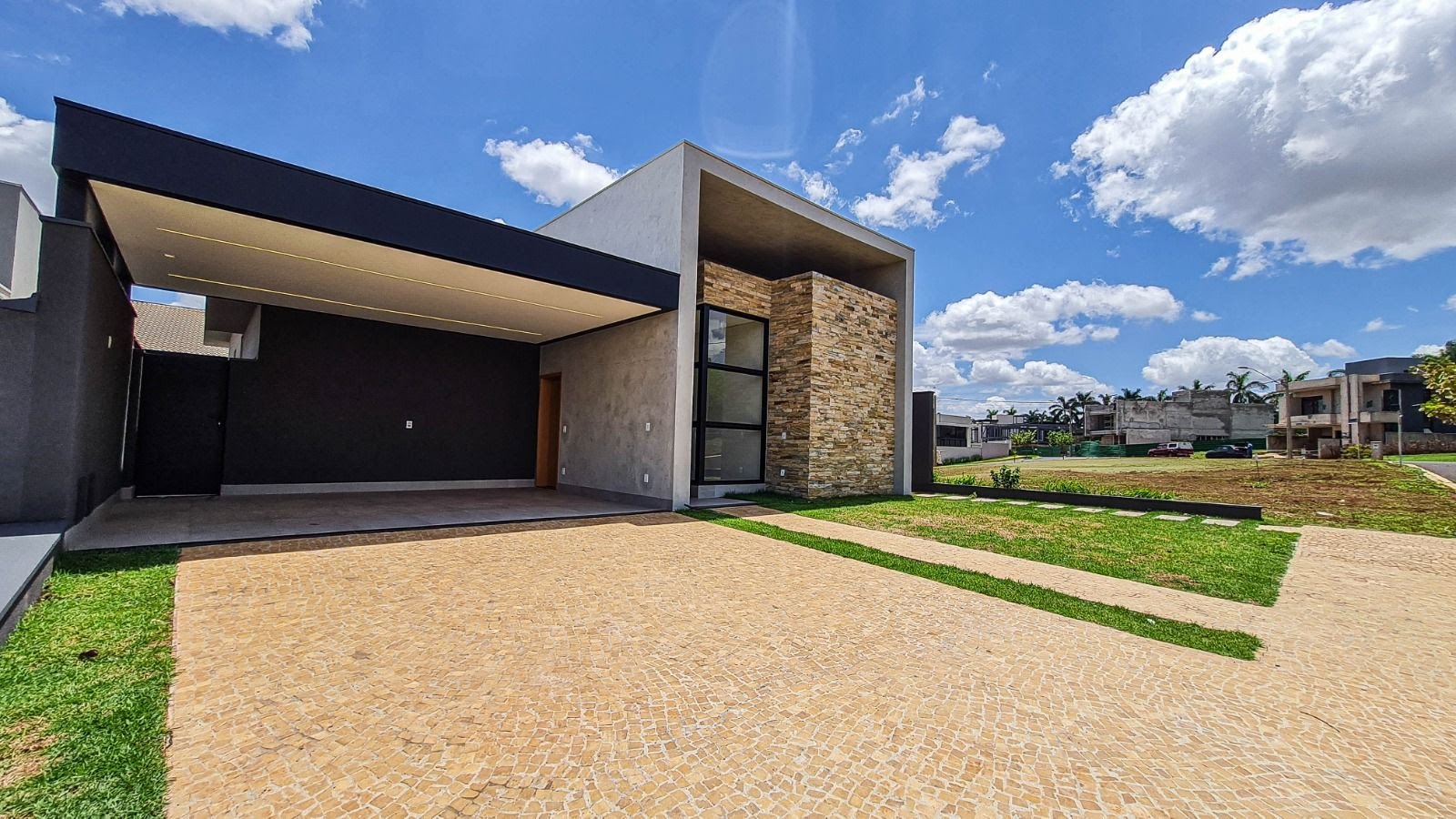 Casa à venda com 3 quartos, 3 suítes, 4 vagas e 204m² no Residencial Alto do Castelo, Ribeirão Preto (SP) — foto 2 de 20
