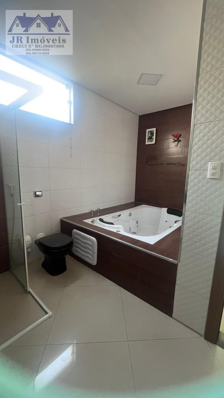 Casa à venda com 4 quartos, 2 banheiros, 1 vaga e 294m² no Centro, Piranguinho (MG) — foto 10 de 21