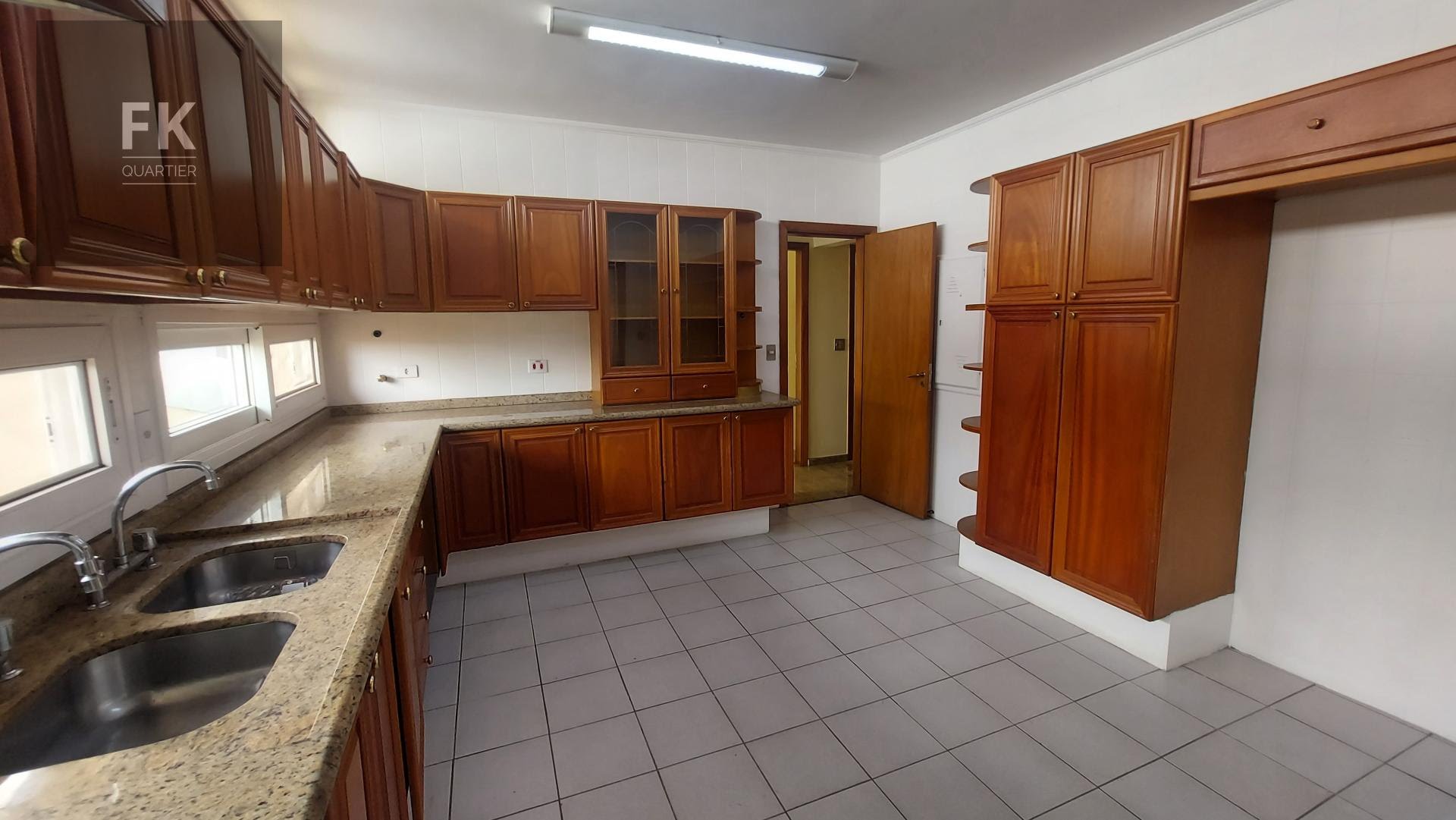 Casa à venda com 3 quartos, 1 suíte, 4 vagas e 275m² no Alphaville, Santana de Parnaíba (SP) — foto 24 de 30
