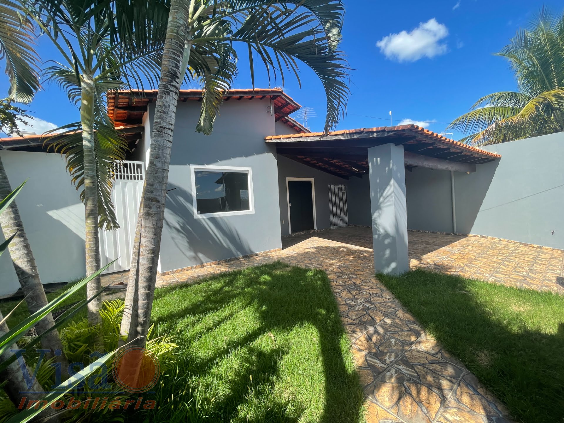 Casa à venda com 3 quartos, 3 vagas e 360m² no Novo Horizonte, Paracatu — foto principal