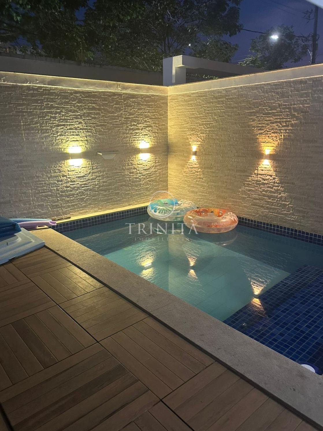 Área da Piscina - Noite 