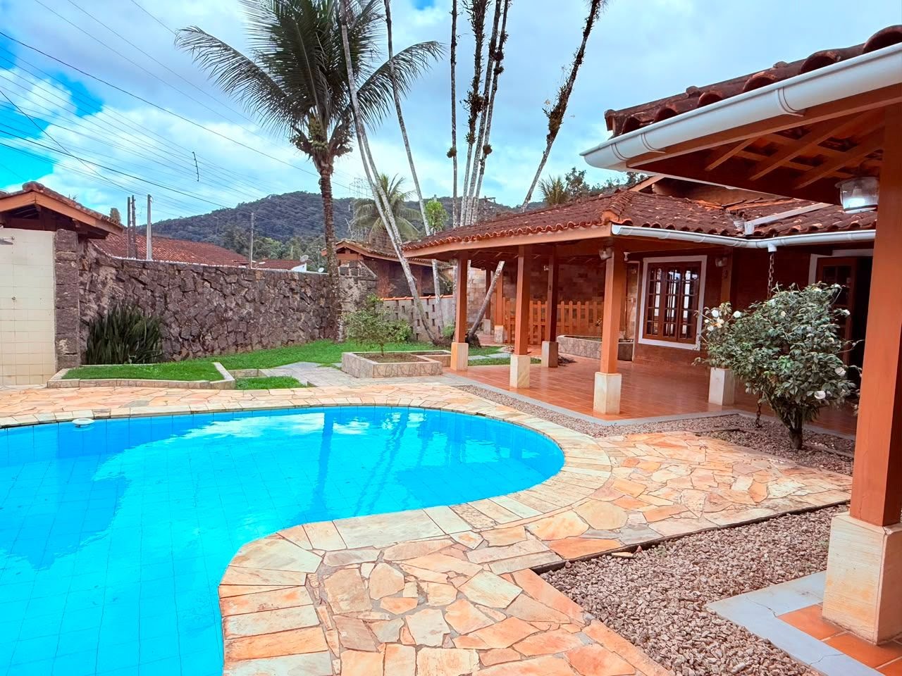 Casa à venda com 3 quartos, 3 banheiros, 4 vagas e 900m² no Jardim Carolina, Ubatuba (SP) — foto 6 de 17