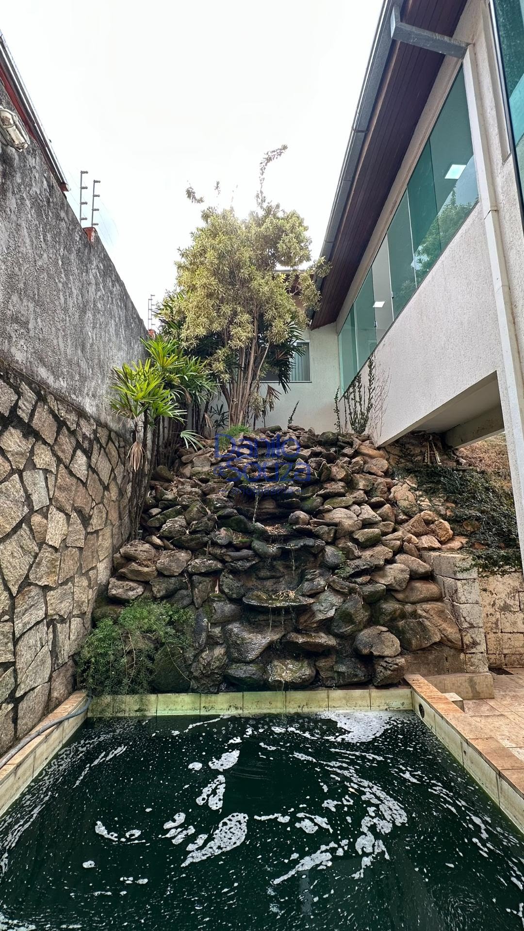 Casa à venda com 3 quartos, 2 suítes e 360m² no Guilhermina Vieira Chaer, Araxá (MG) — foto 4 de 26