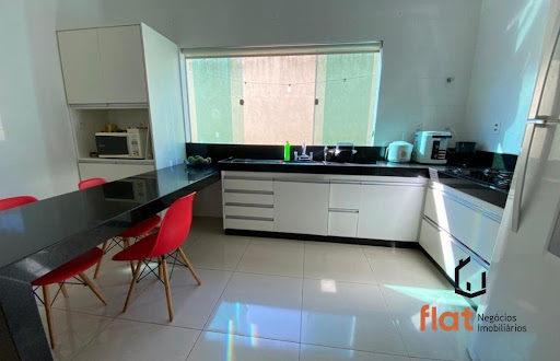 Casa à Venda no bairro Cores de Minas, Pará de Minas, 3 Quartos, 210m²