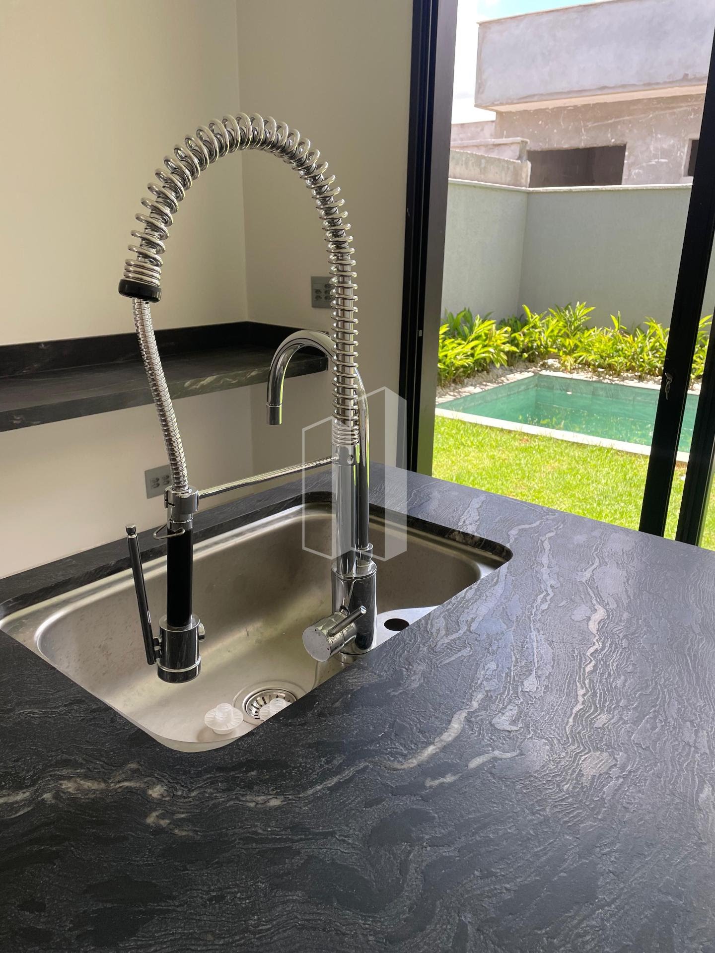Casa à venda com 3 quartos, 3 suítes, 4 vagas e 178m² no Jardins Porto, Senador Canedo (GO) — foto 9 de 12