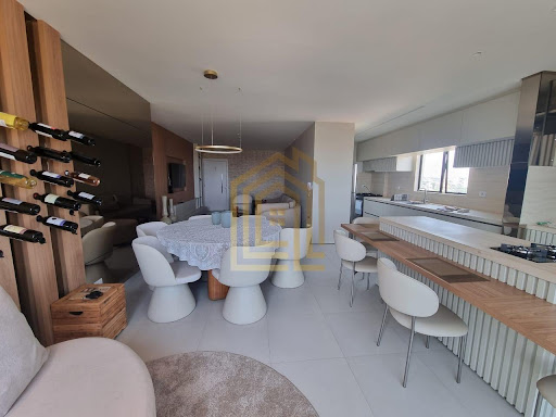 <p>Apresentamos este <strong>apartamento à venda em Neva, Cascavel</strong>, no exclusivo <strong>Edifício Guilhon</strong>, um empreendimento que combina sofisticação, conforto e localização privileg