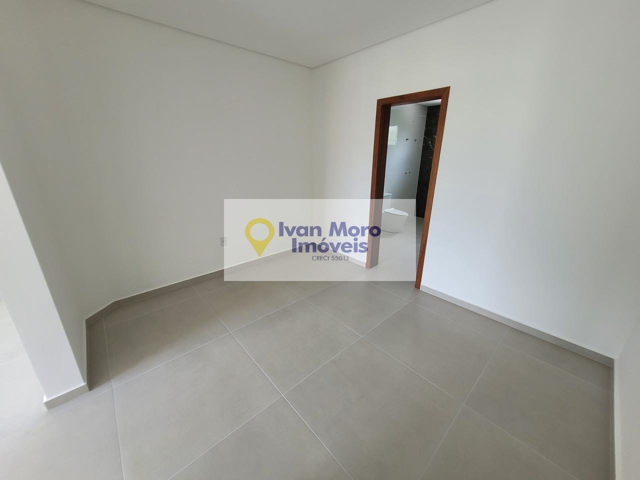 Casa à venda com 4 quartos, 3 suítes, 4 vagas e 270m² no São João do Rio Vermelho, Florianópolis (SC) — foto 14 de 27