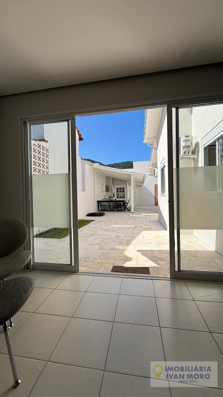 Casa à venda com 4 quartos, 2 suítes, 2 vagas e 150m² no Itacorubi, Florianópolis (SC) — foto 11 de 24