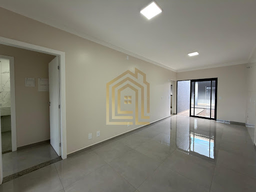 Linda casa no Loteamento Recanto dos Pássaros, no Bairro Floresta com suite e 2 dois quartos com 3 vagas de garagem 1 coberta e 2 descoberto,  churrasqueira 