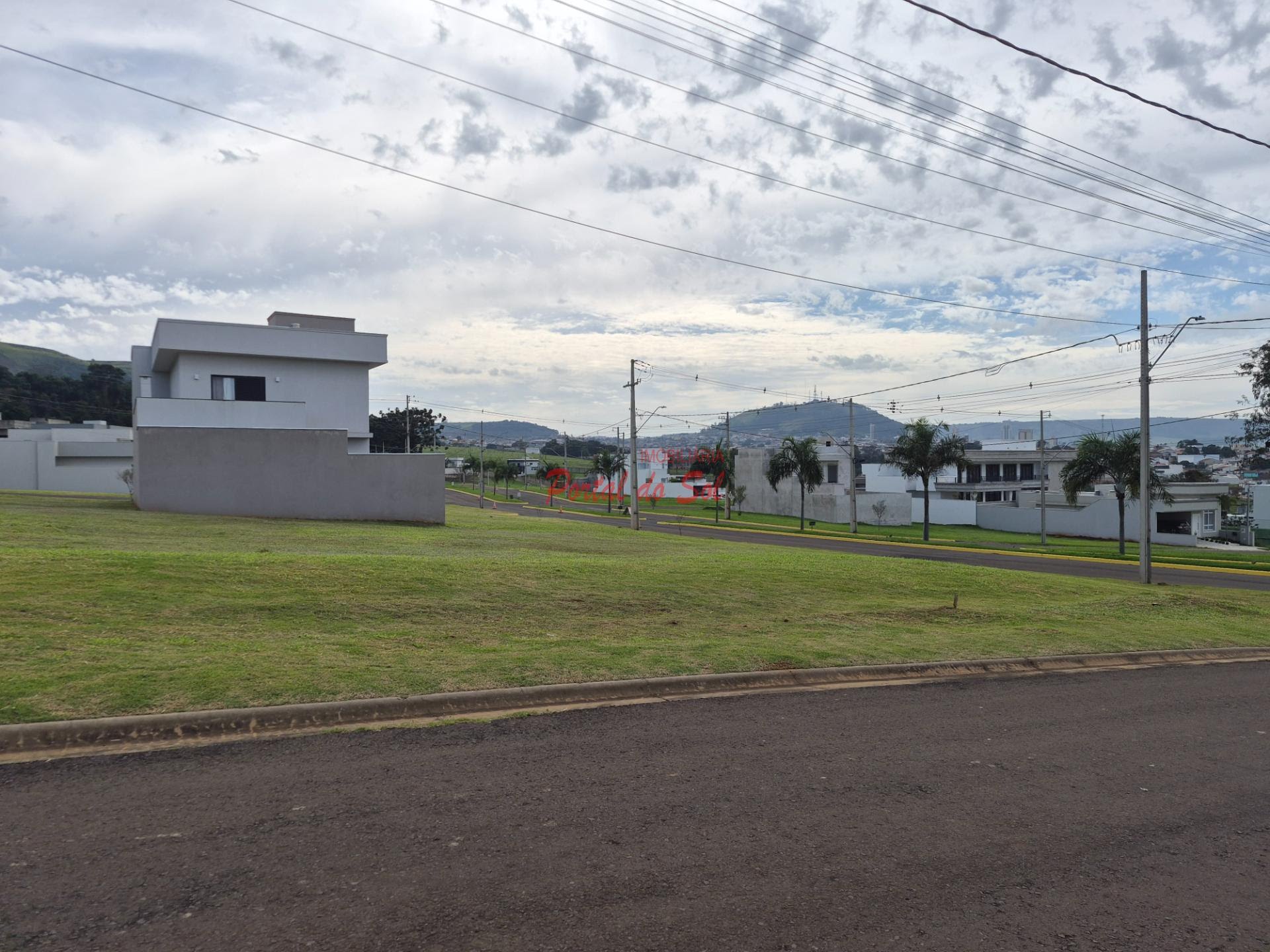Terreno à venda com 268m² de terreno no Condomínio Maria Thereza Rennó, Santo Antônio da Platina — foto principal