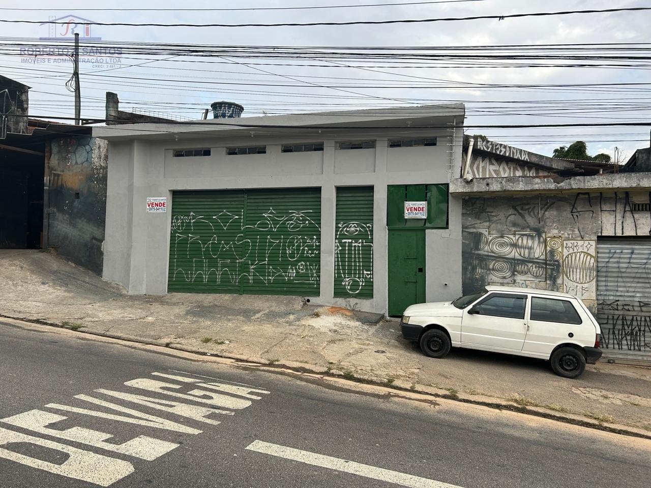 Frente mostrando o prédio esquerdo