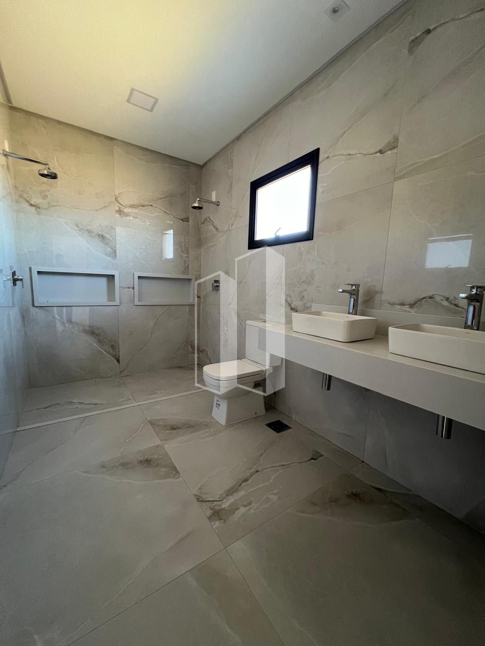 Casa à venda com 4 quartos, 3 suítes, 2 vagas e 246m² no Jardins Capri, Senador Canedo (GO) — foto 19 de 30