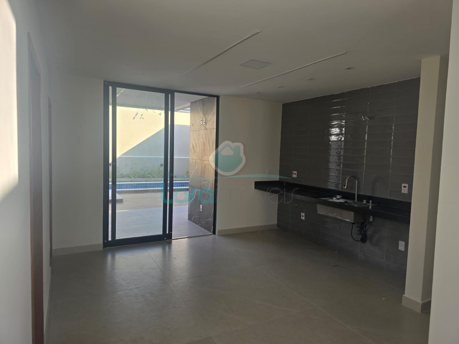 Casa à venda com 4 quartos, 4 suítes, 2 vagas e 230m² no Viverde I, Rio das Ostras (RJ) — foto 19 de 23