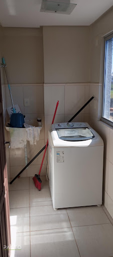 Apresentamos este excelente apartamento à venda no coração de Araranguá com cozinha planejada , quartos mobiliados e banheiros completos em uma localização privilegiada no Centro, ideal para quem busc