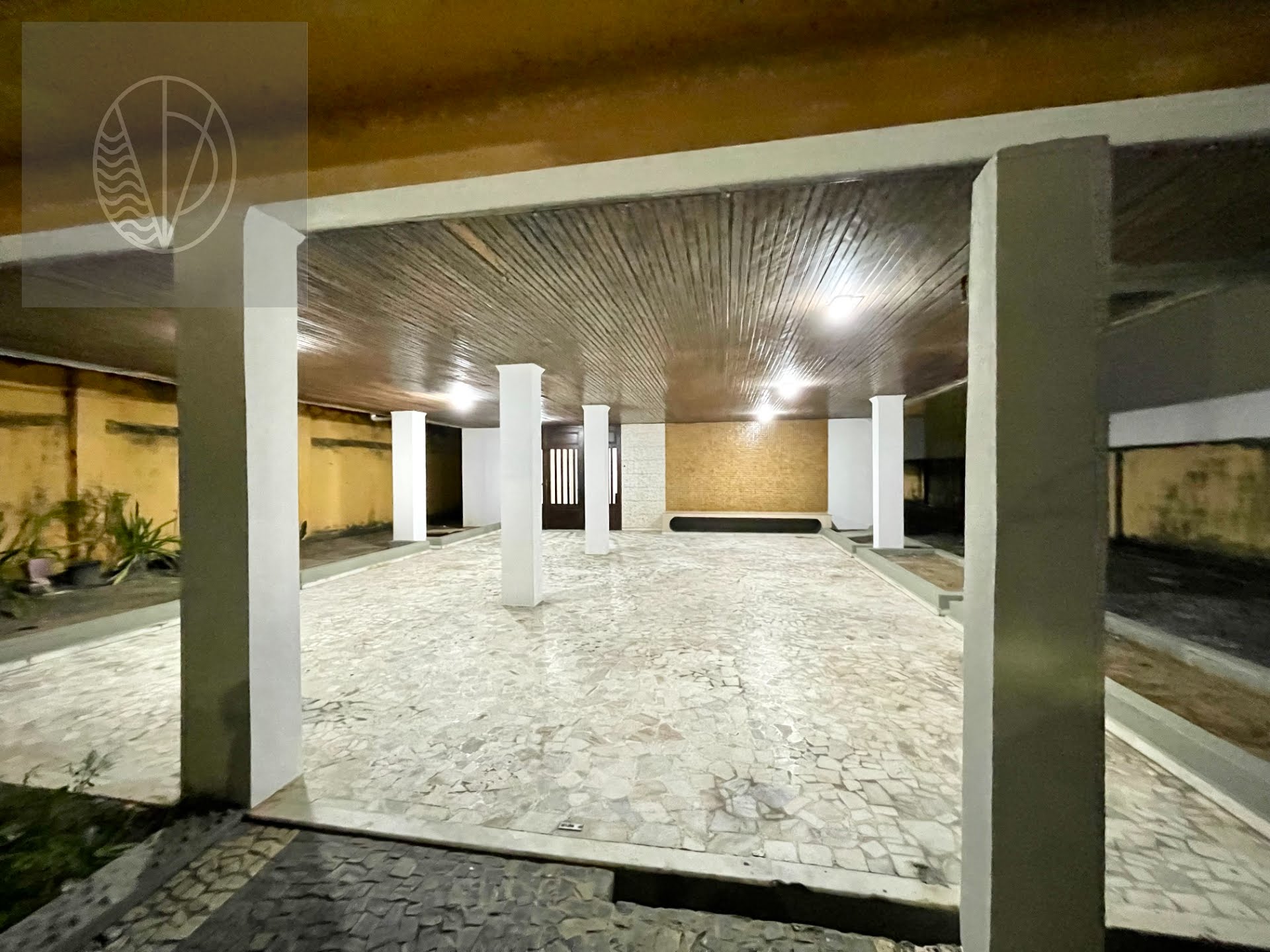 Casa à venda com 2 quartos, 1 banheiro, 10 vagas e 1575m² no Pituba, Salvador (BA) — foto 19 de 23