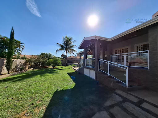Chácara no bairro Nova São Pedro II com 262m² de área construída e terreno de 1.000 m², 3 dormitórios sendo 1 suíte, 2 banheiros sociais, piscina, área gourmet, churrasqueira, fogão a lenha, forno piz