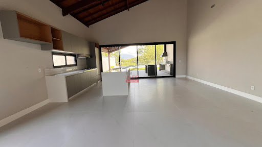 Casa à Venda em Manguinhos Serra: 4 Quartos, 3 Suítes, Condomínio