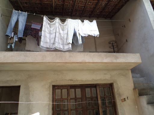 Lavanderia com terraço em cima