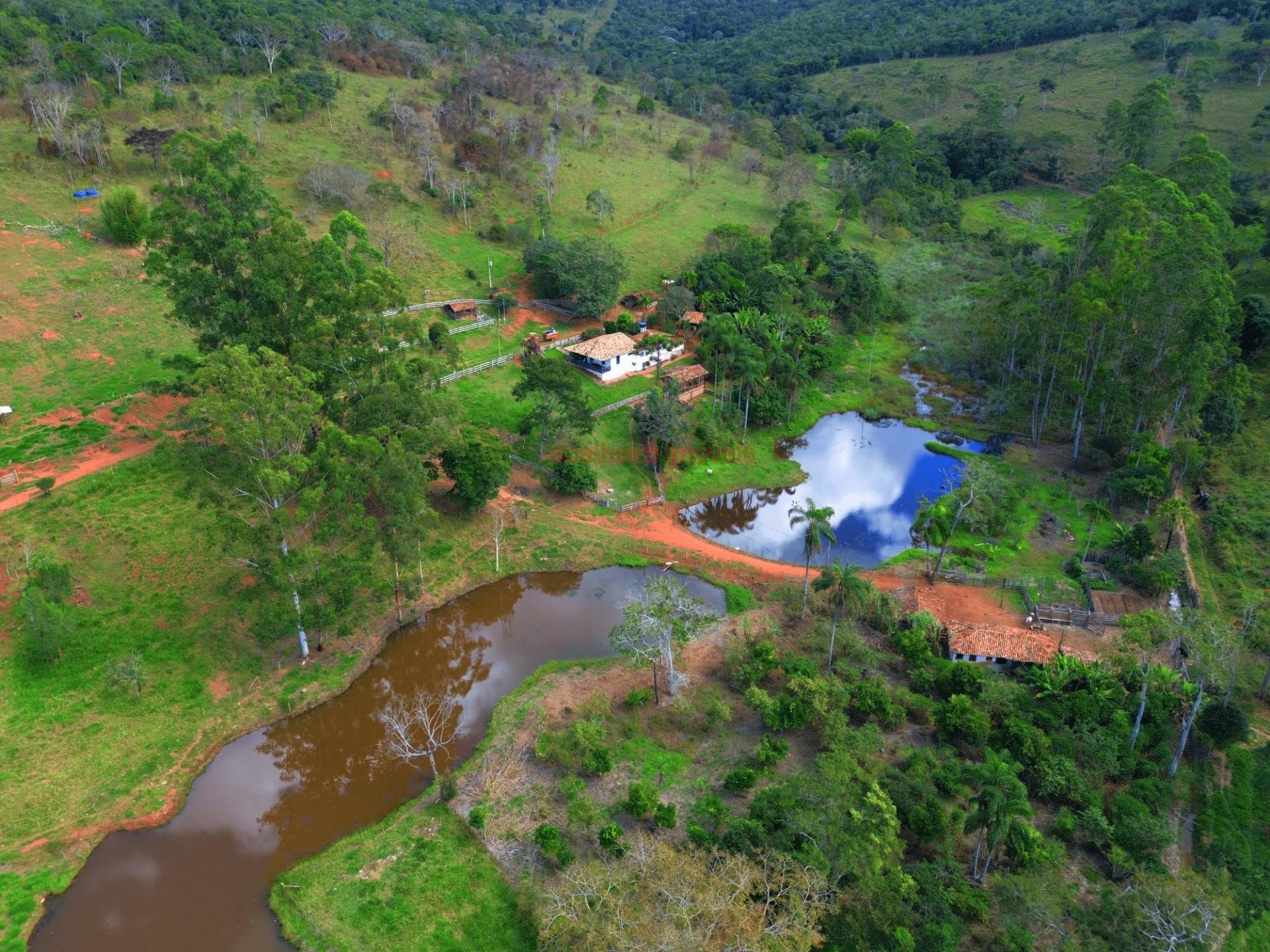 Casa sede e lagoas