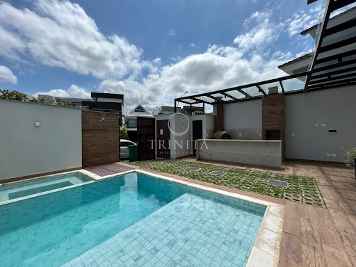 Piscina, churrasqueira e forno de pizza