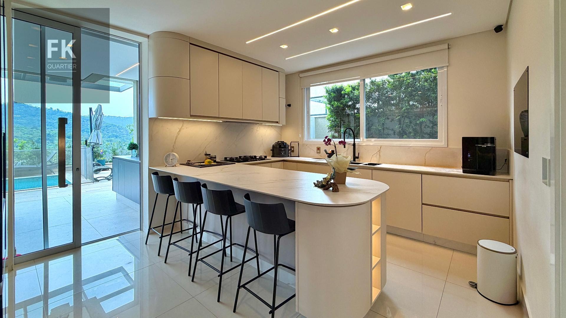 Casa à venda com 4 quartos, 4 suítes, 4 vagas e 410m² no Alphaville, Santana de Parnaíba (SP) — foto 8 de 30