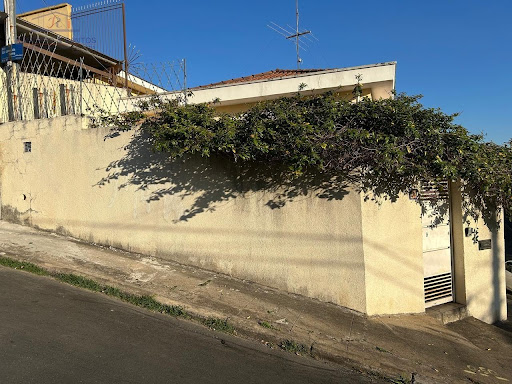 Vista da lateral da casa