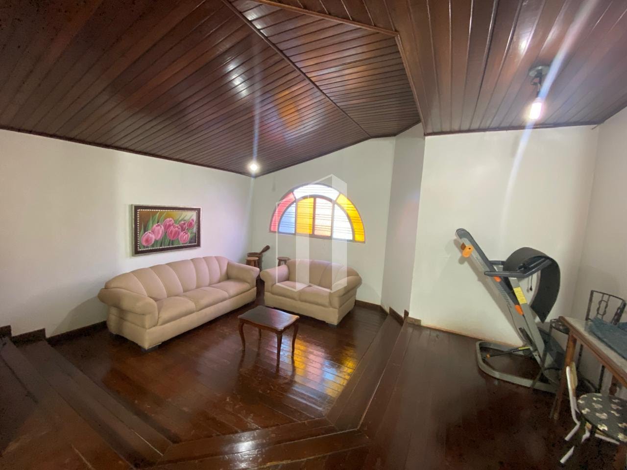 Casa à venda com 5 quartos, 5 banheiros, 8 vagas e 164m² no Vila Lucy, Goiânia — foto principal
