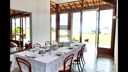 Sala de jantar vista para represa