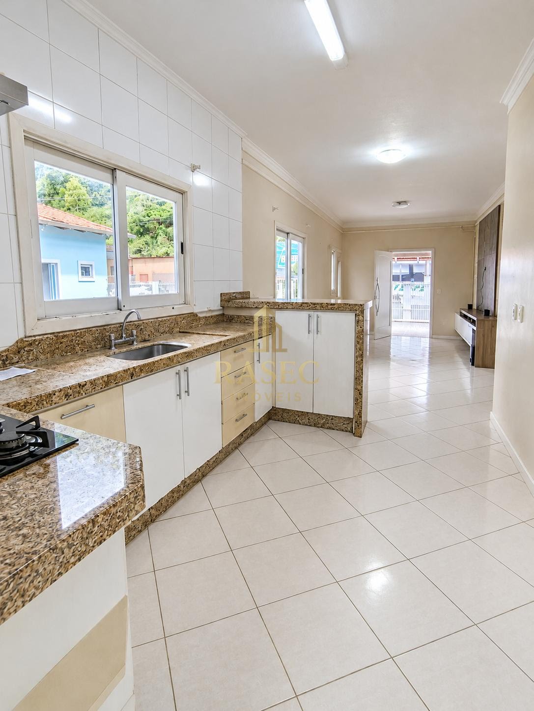 Casa para alugar com 2 quartos, 1 suíte, 2 vagas e 120m² no Guarani, Brusque (SC) — foto 4 de 10