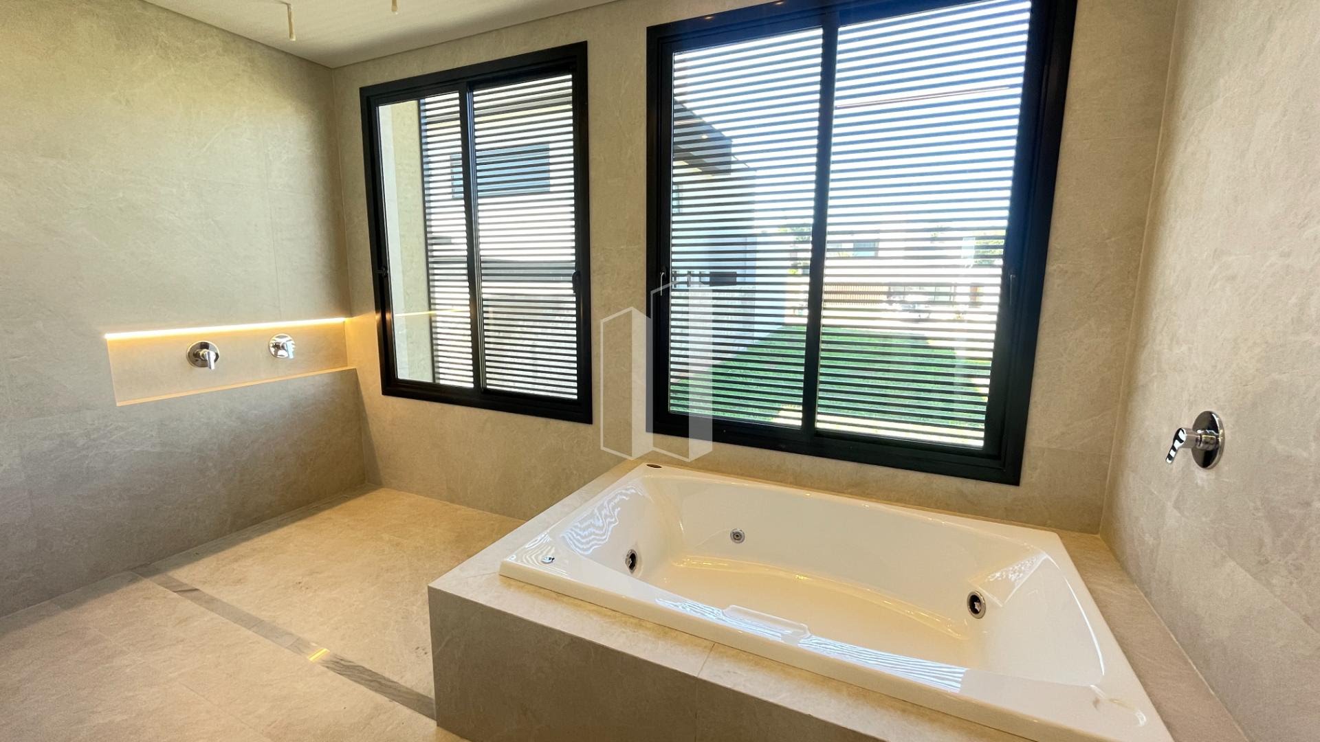 Casa à venda com 4 quartos, 4 suítes, 4 vagas e 369m² no Jardins França, Goiânia (GO) — foto 25 de 30
