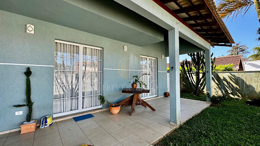 Sobrado à venda em Brejatuba, Guaratuba | 4 dorms, 3 suítes