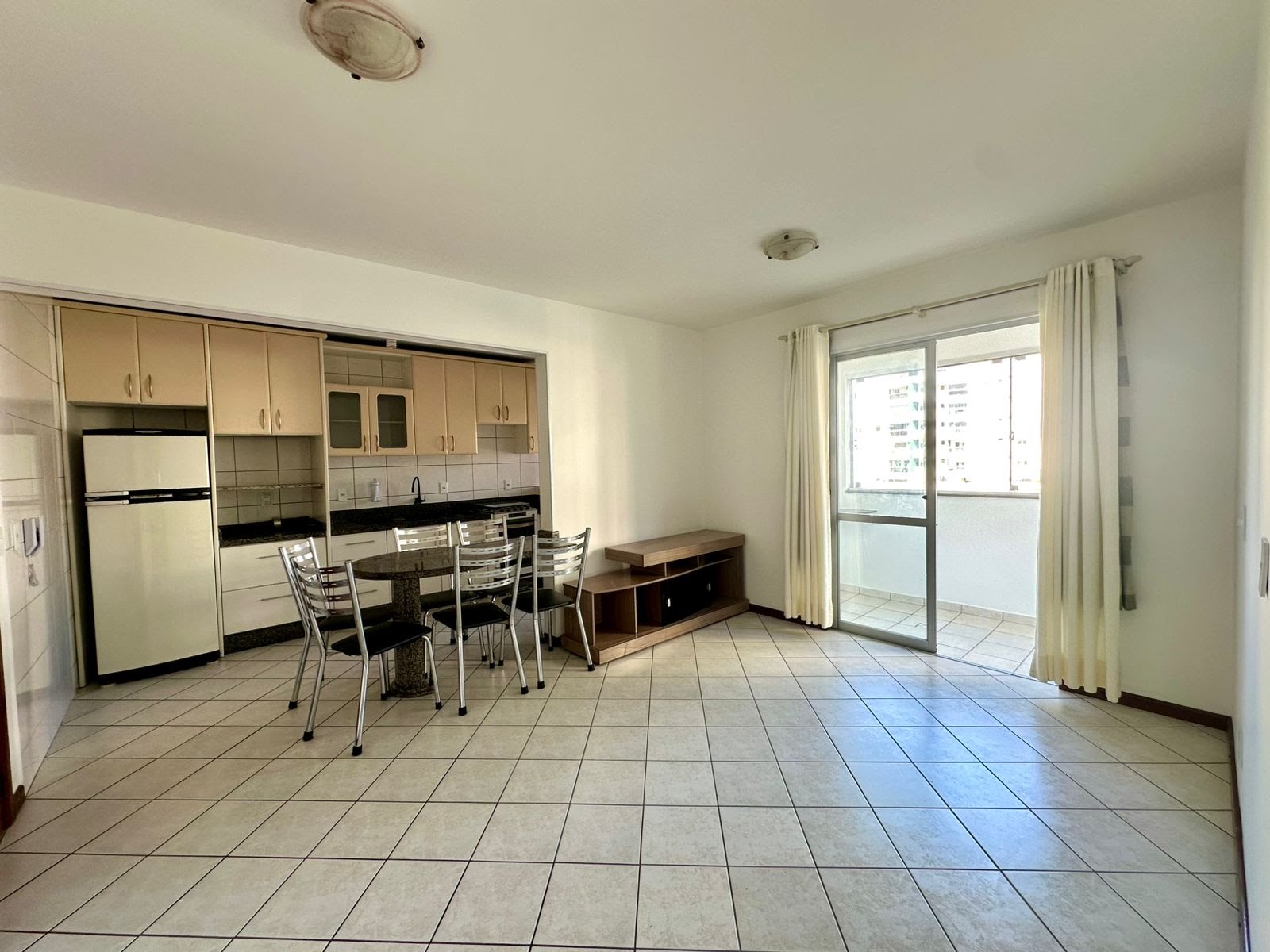 Sala/Cozinha /Sacada 