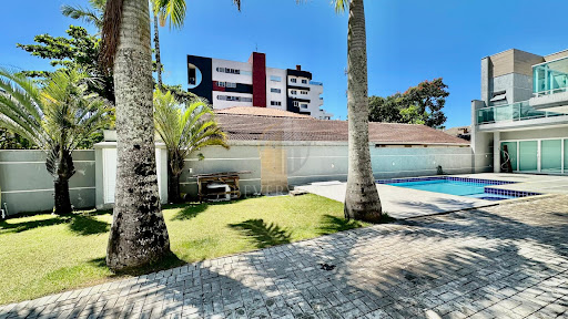 Sobrado à venda no Centro de Guaratuba | 7 dorms, 6 suítes