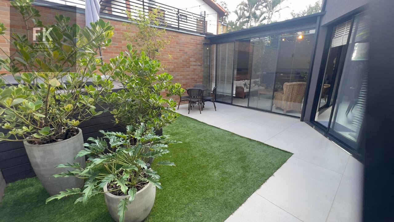 Casa à venda com 5 quartos, 4 suítes, 4 vagas e 300m² no Alphaville, Santana de Parnaíba (SP) — foto 14 de 30