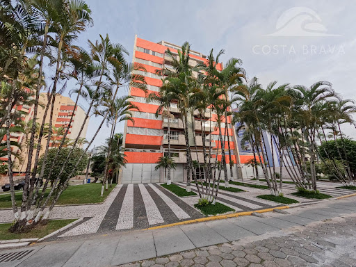 A POUCOS PASSOS DA PRAIA BRAVA, REGIÃO PRIVILEGIADA DE