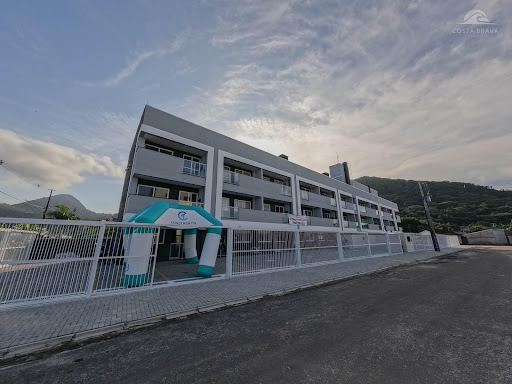 Ótima localização, acesso a Matinhos e Caiobá revitalizada
